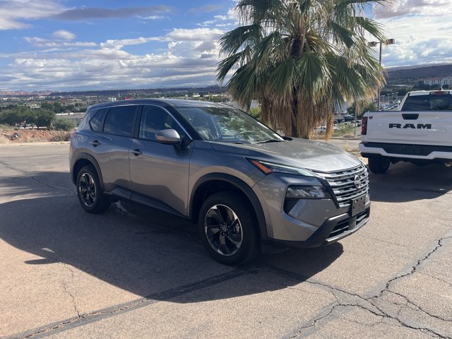 Used 2024 Nissan Rogue SV AWD/4WD image 5