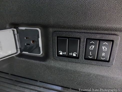 Used 2021 Chevrolet Suburban Premier AWD/4WD image 27