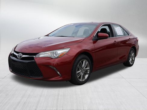 Used 2017 Toyota Camry SE FWD image 3