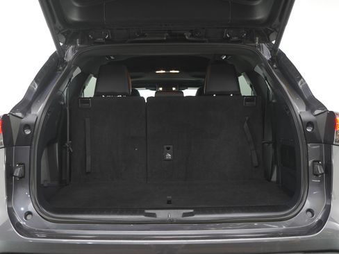 Used 2025 Toyota Highlander XSE AWD/4WD image 18