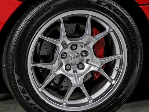 Used 2005 Ford GT RWD image 17