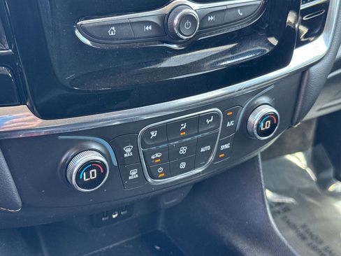 Used 2021 Chevrolet Traverse LS FWD image 24