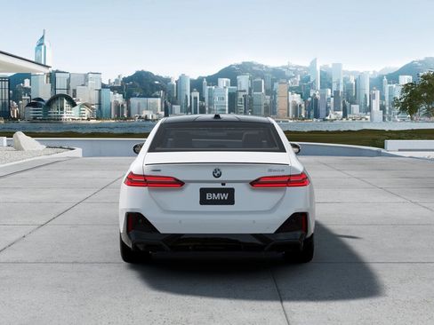 New 2027 BMW 550e xDrive image 5