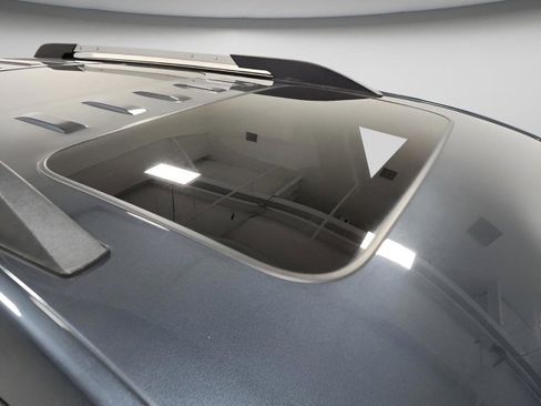 Used 2019 GMC Acadia SLT w/ LPO, Floor Liner Package image 16