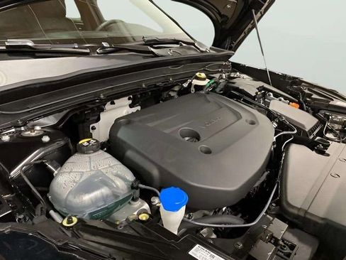 Used 2025 Volvo XC40 B5 Plus image 81