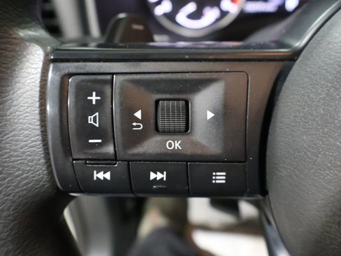 Used 2022 Nissan Rogue S image 33