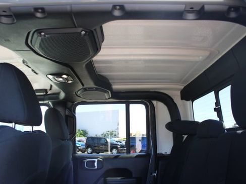 Used 2022 Jeep Gladiator Willys image 38