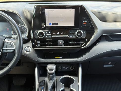 Used 2023 Toyota Highlander XLE FWD image 23