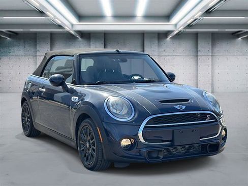 Used 2017 MINI Cooper S image 2