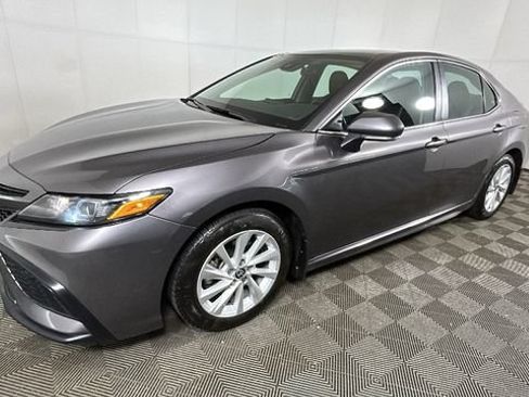 Used 2024 Toyota Camry SE FWD image 7