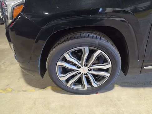 Used 2019 GMC Terrain Denali w/ Driver Alert Package II FWD image 3