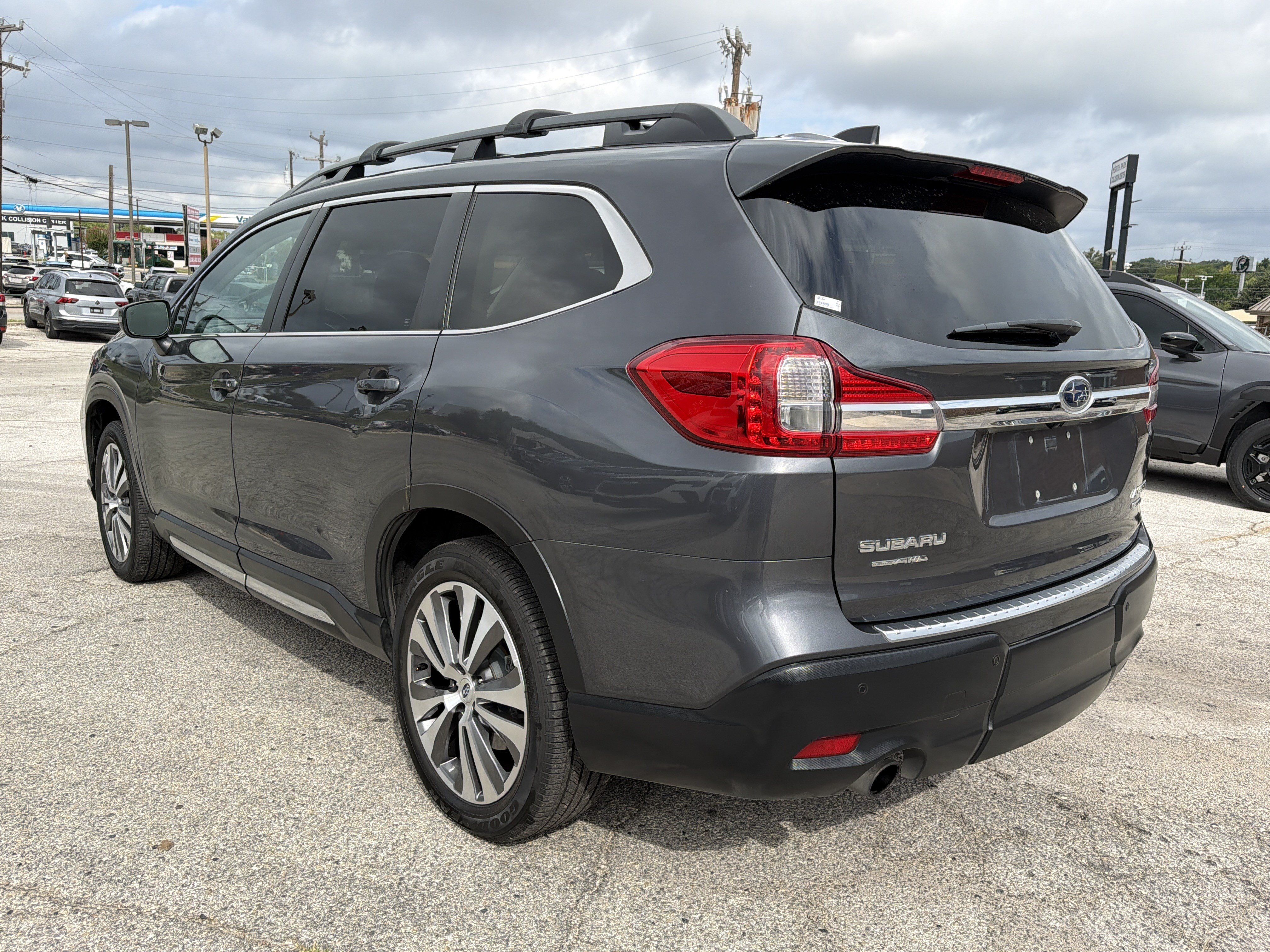 Used 2022 Subaru Ascent Limited w/ Technology Package AWD/4WD image 5