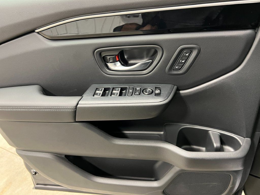Used 2025 Honda Pilot EX-L image 15