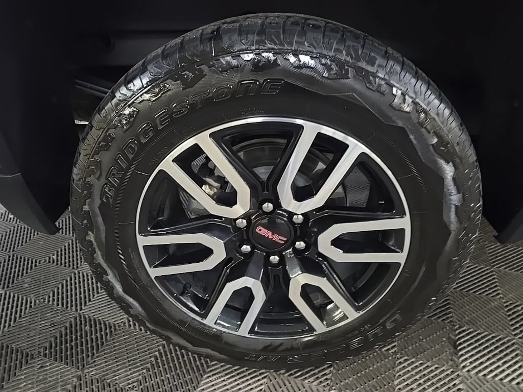 Used 2023 GMC Sierra 1500 AT4 w/ Technology Package AWD/4WD image 15