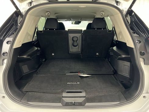 Used 2020 Nissan Rogue SV FWD image 23