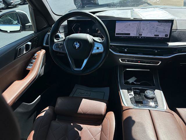 Used 2024 BMW X7 xDrive40i w/ Executive Package AWD/4WD image 23