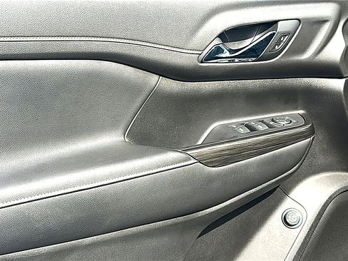 Used 2020 GMC Acadia SLT image 16