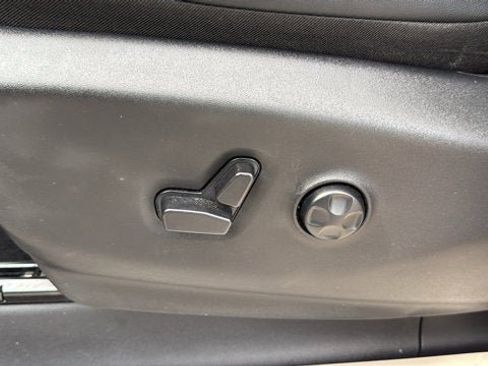 Certified 2024 Chrysler Pacifica Touring-L AWD/4WD image 14