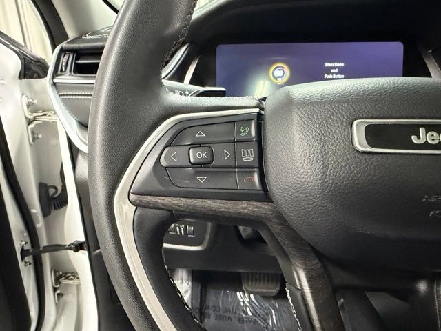Used 2023 Jeep Grand Cherokee Limited w/ Luxury Tech Group II AWD/4WD image 19