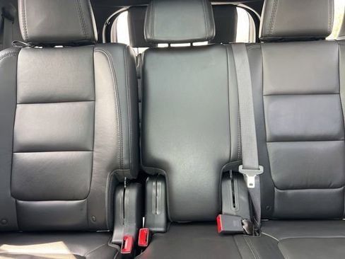 Used 2014 Ford Explorer XLT w/ Equipment Group 202A image 28