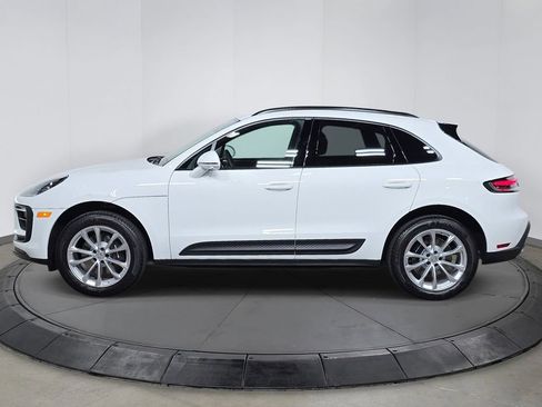New 2026 Porsche Macan image 2
