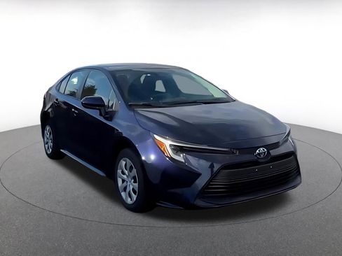 Used 2025 Toyota Corolla LE image 3
