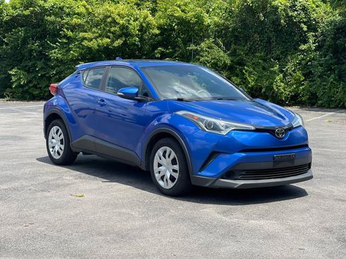 Used 2019 Toyota C-HR LE image 3