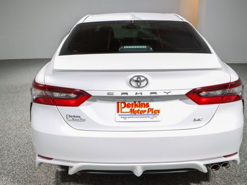 Used 2023 Toyota Camry SE FWD image 8