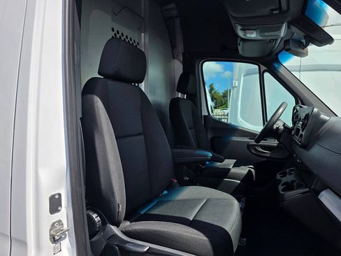 Used 2021 Mercedes-Benz Sprinter 2500 image 9