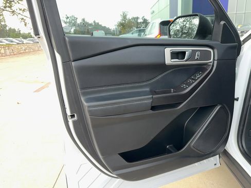 Used 2020 Ford Explorer XLT w/ Equipment Group 202A image 9