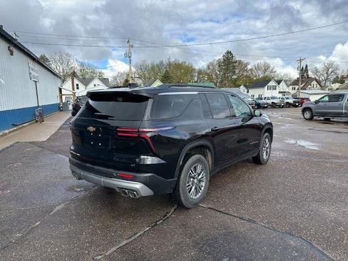 Used 2024 Chevrolet Traverse LT w/ Trailering Package AWD/4WD image 4