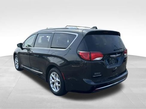 Used 2018 Chrysler Pacifica Touring-L Plus image 5