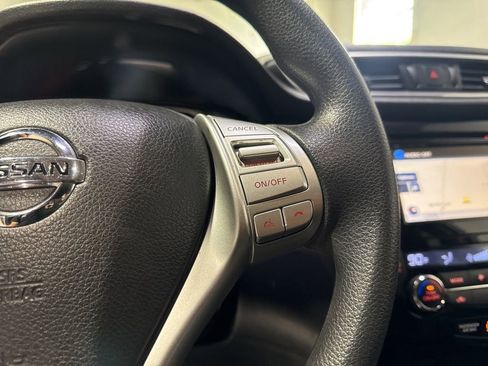 Used 2015 Nissan Rogue SV w/ SV Premium Package FWD image 11