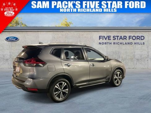 Used 2018 Nissan Rogue SL image 9