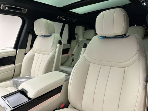 Used 2024 Land Rover Range Rover SE image 15