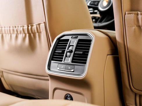 New 2026 Porsche Macan image 28