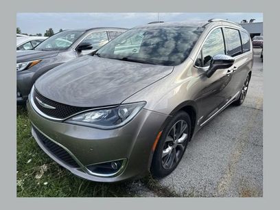 Used 2018 Chrysler Pacifica Limited w/ Tire & Wheel Group