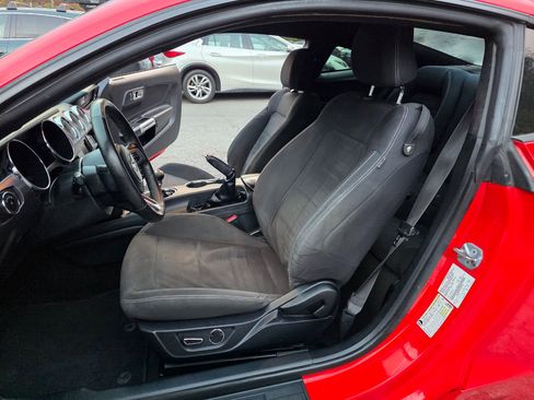 Used 2016 Ford Mustang Coupe image 9