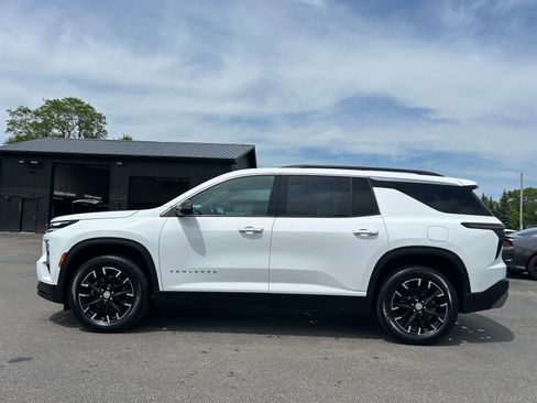 Used 2025 Chevrolet Traverse LT w/ Sun and Wheel Package AWD/4WD image 5
