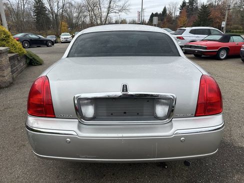 Used 2003 Lincoln Town Car Cartier image 5