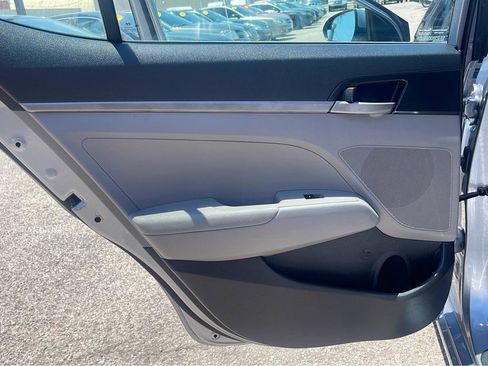 Used 2017 Hyundai Elantra SE image 14