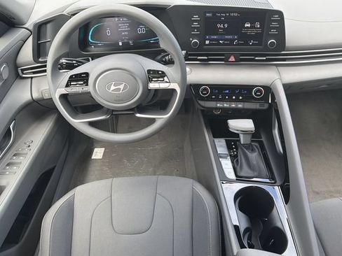 New 2026 Hyundai Elantra Hybrid FWD image 25
