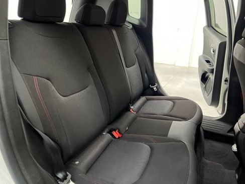 Used 2023 Jeep Renegade Trailhawk AWD/4WD image 21
