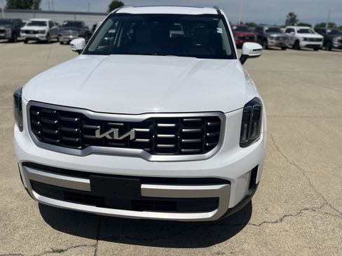 Used 2025 Kia Telluride S FWD image 11