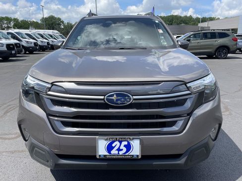 Used 2025 Subaru Forester Premium AWD/4WD image 8