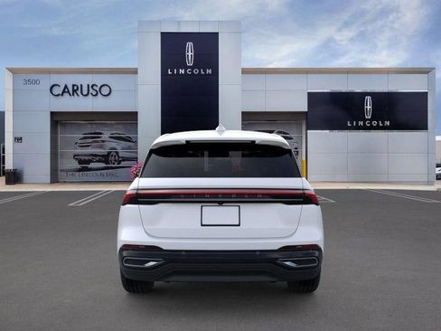 New 2026 Lincoln Nautilus Premier image 5