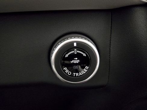 New 2025 Lincoln Navigator L Reserve AWD/4WD image 17