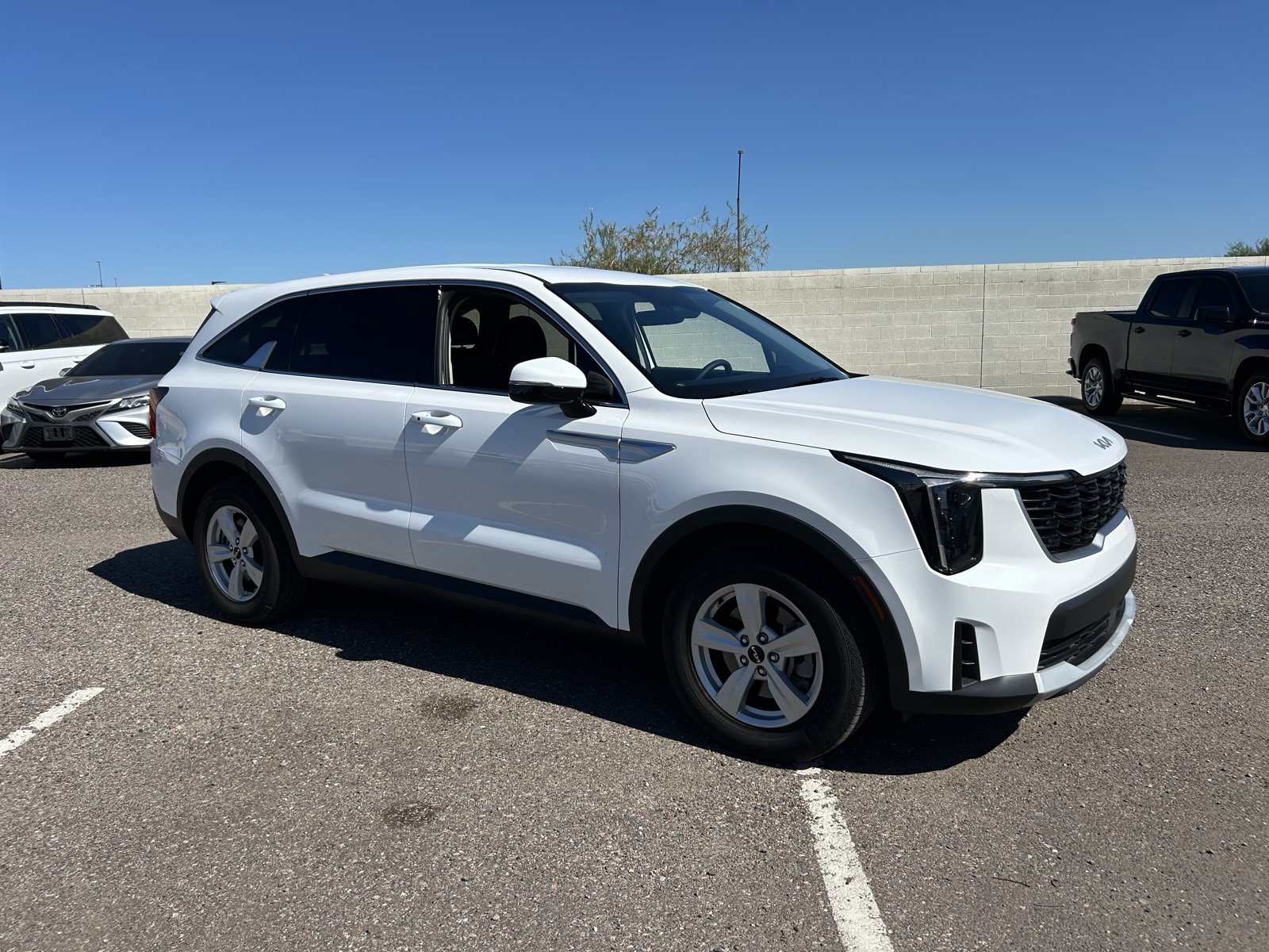Used 2025 Kia Sorento LX FWD image 7