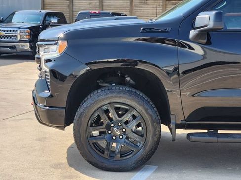Used 2025 Chevrolet Silverado 1500 LT Trail Boss w/ Convenience Package II AWD/4WD image 15