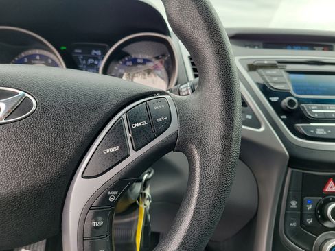 Used 2015 Hyundai Elantra SE image 23
